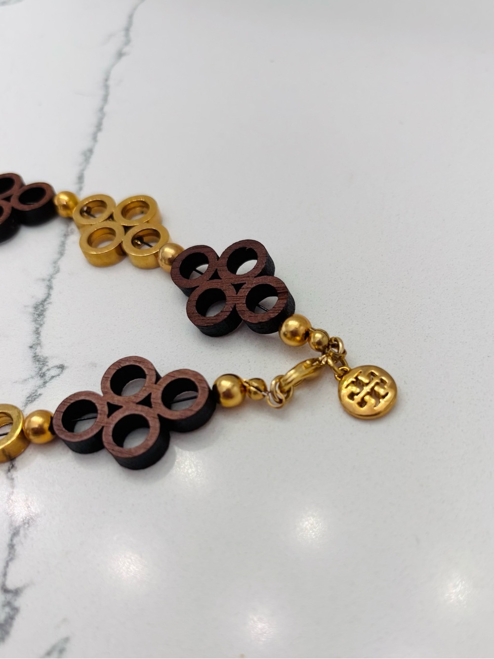 Tory Burch 35” Wood and Gold Logo Chain Necklace, Lariat Style - Picture 7 of 10